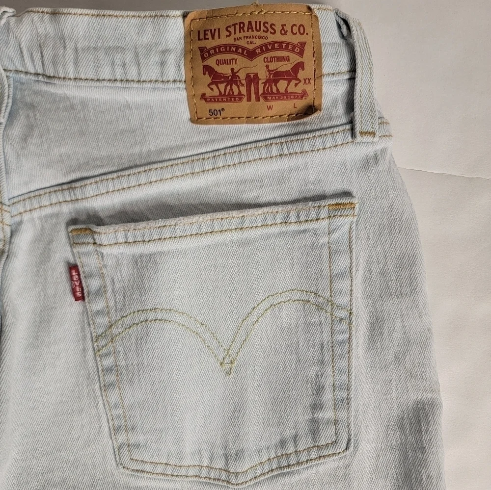 Levi's 501 Denim Cut-Off Bermuda Shorts Sz 30 Stretch Light Wash